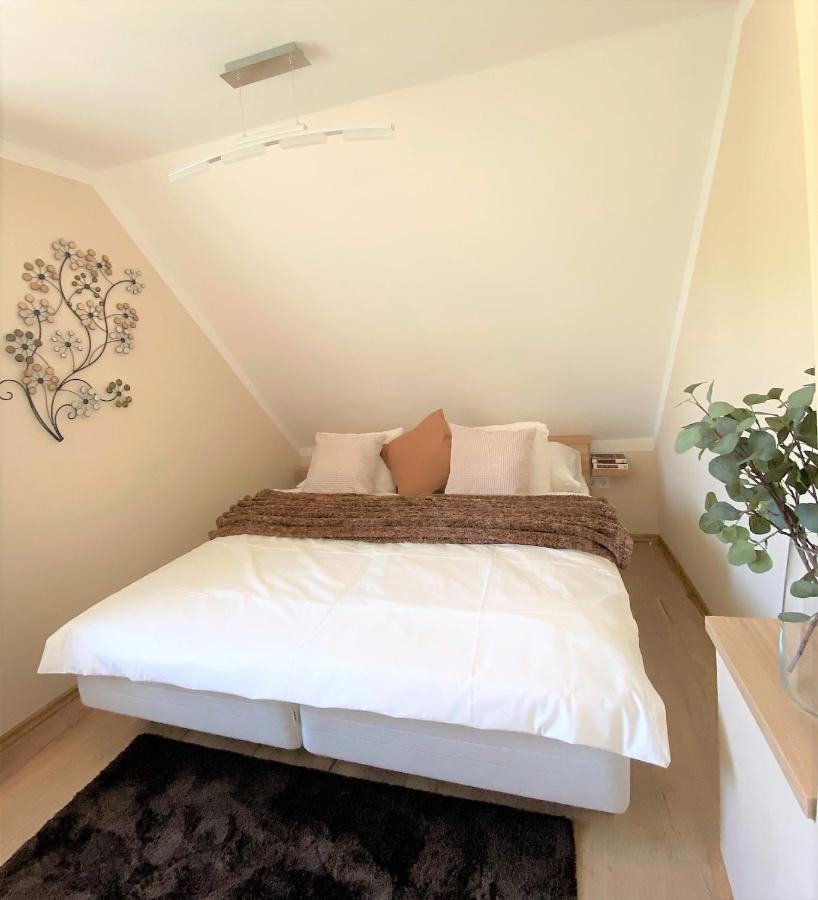 Otium Wellness Apartmanhaz Balatonakarattya Extérieur photo