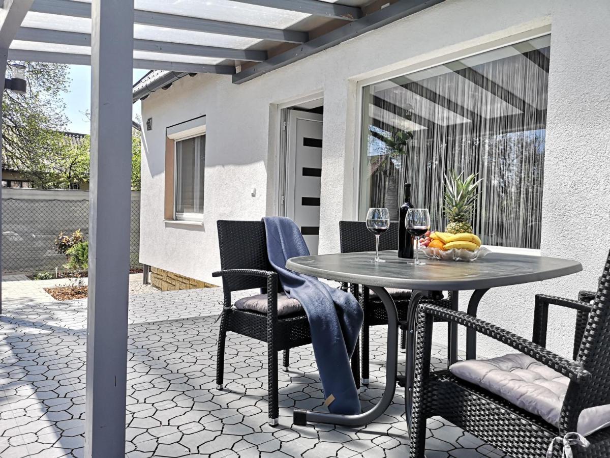 Otium Wellness Apartmanhaz Balatonakarattya Extérieur photo